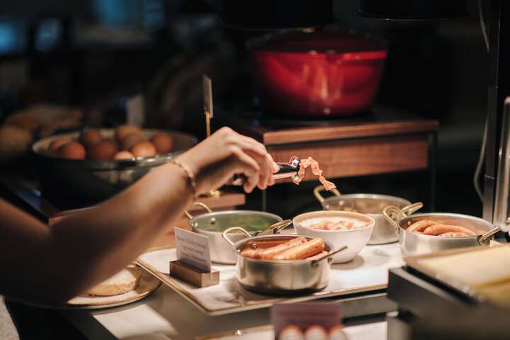 Dining 42 of 49