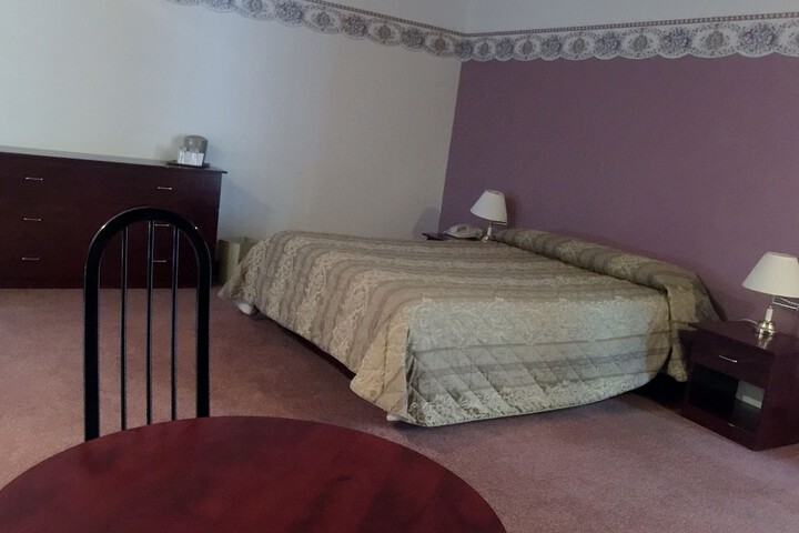 Room 9 of 32