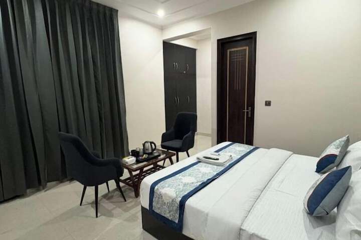 Room 18 of 33
