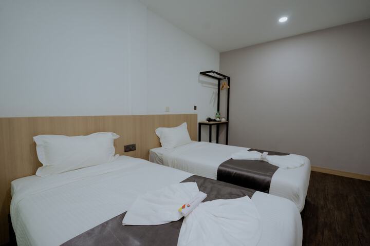 Room 3 of 8