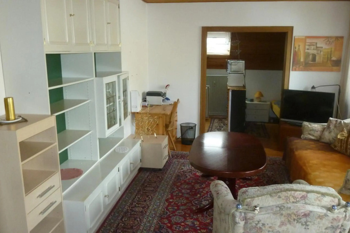 Room 7 of 12