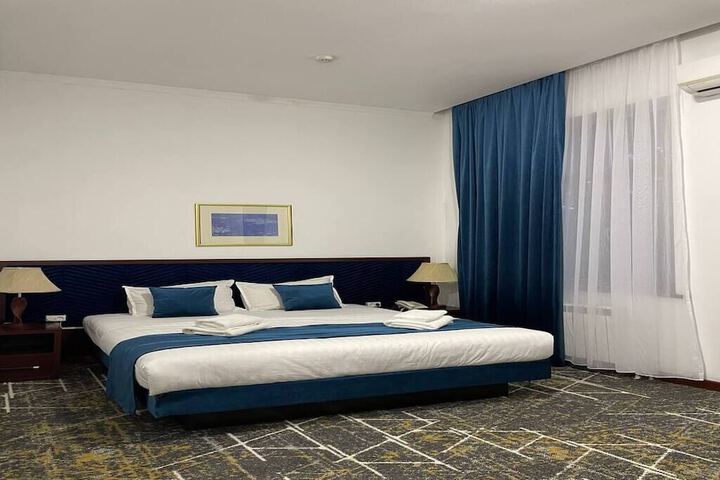 Room 5 of 27