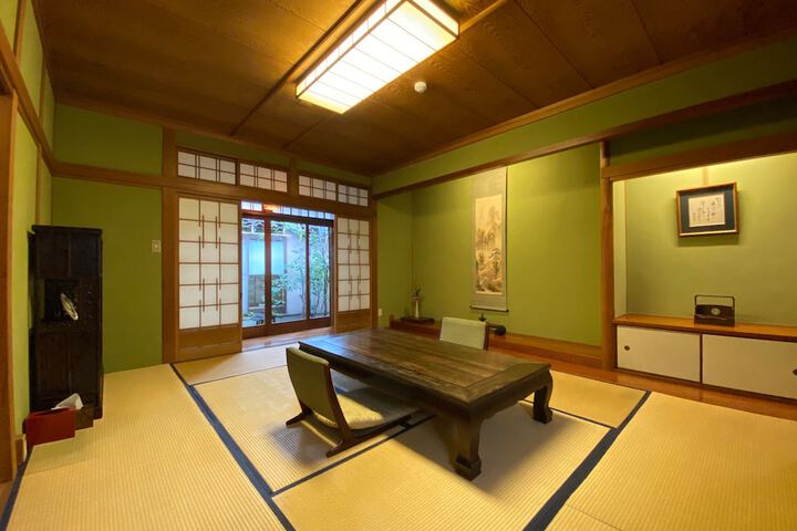 Room 7 of 83
