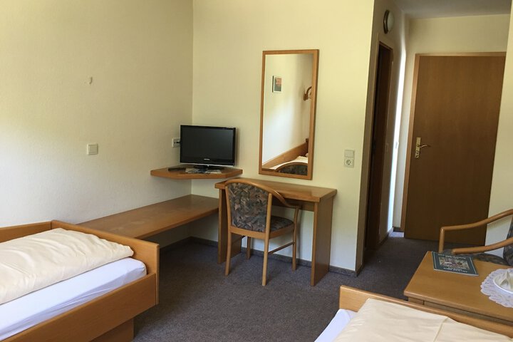 Room 2 of 44
