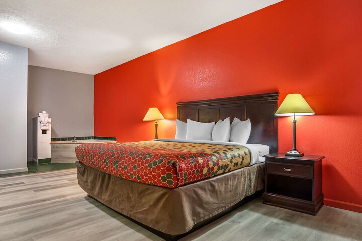 Room 21 of 34