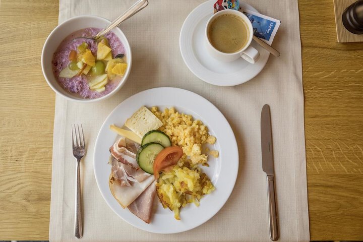 Breakfast/Coffee Service 26 of 36