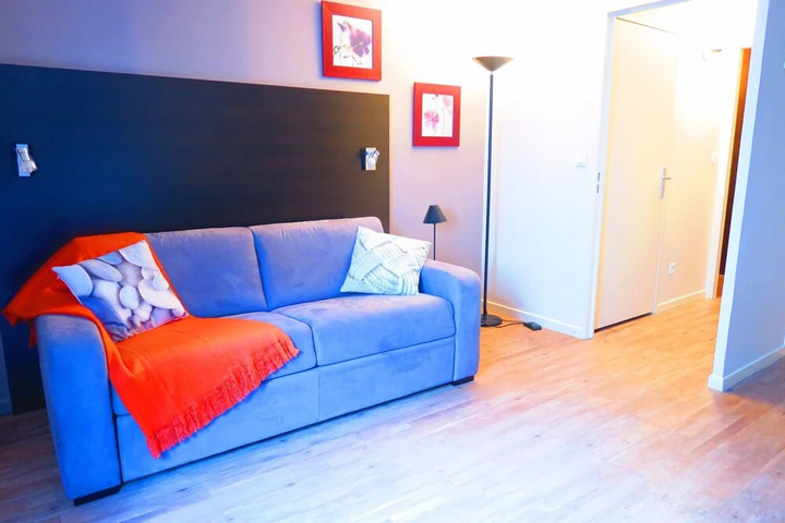 Room 2 of 10