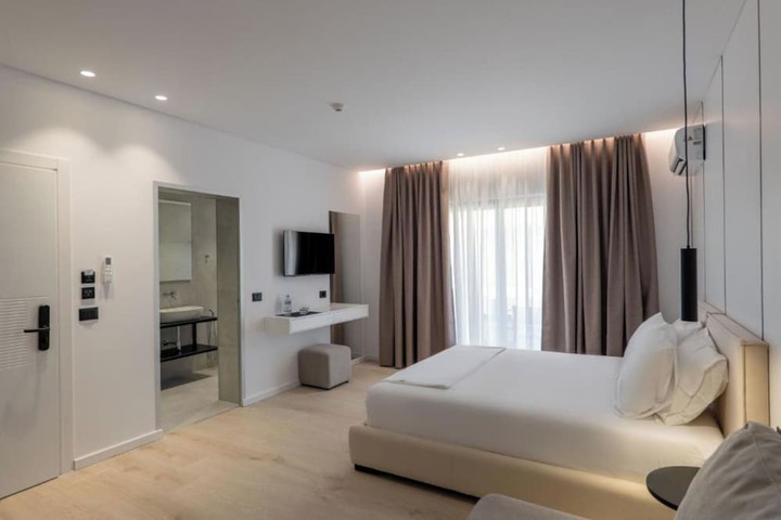 Room 18 of 100