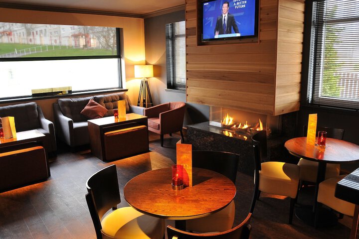 Lounge 64 of 69