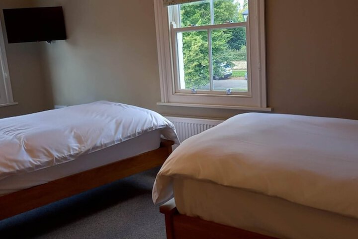 Room 10 of 34
