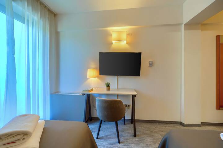 Room 32 of 93