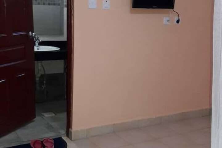 Room 5 of 12