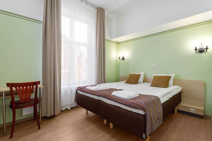 Room 10 of 34
