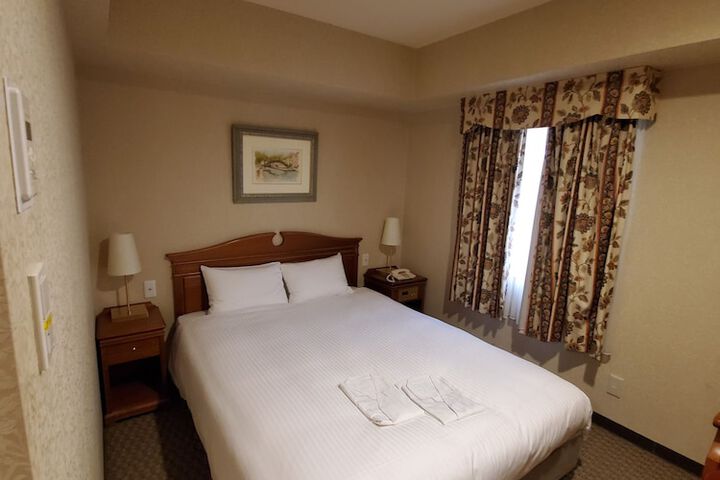 Room 7 of 11