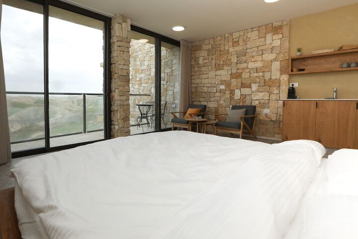 Room 10 of 52