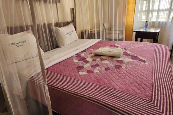 Room 6 of 7