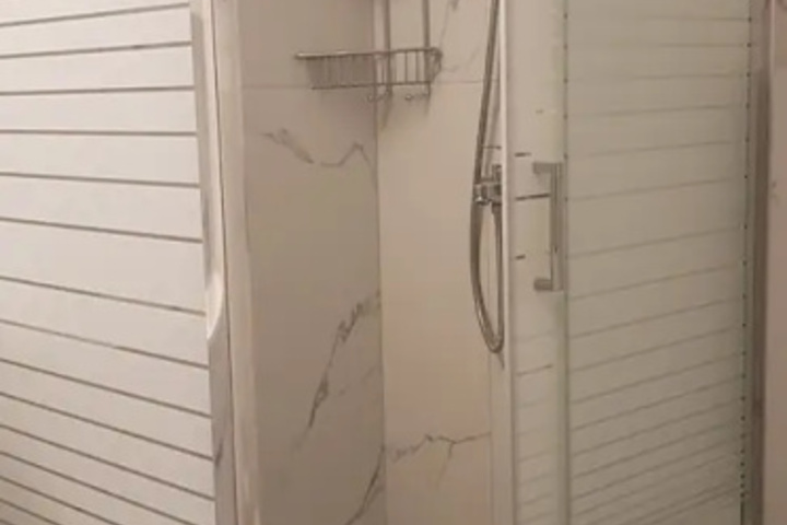 Room 9 of 18