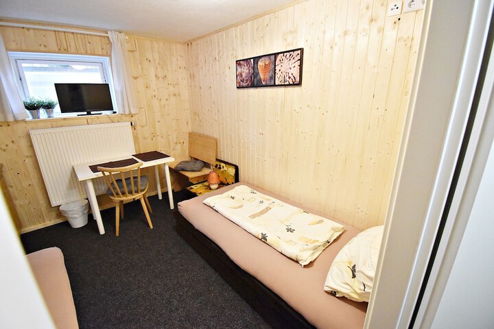 Room 37 of 86
