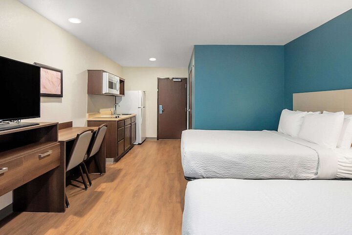 1 Queen Bed (21 of 26)