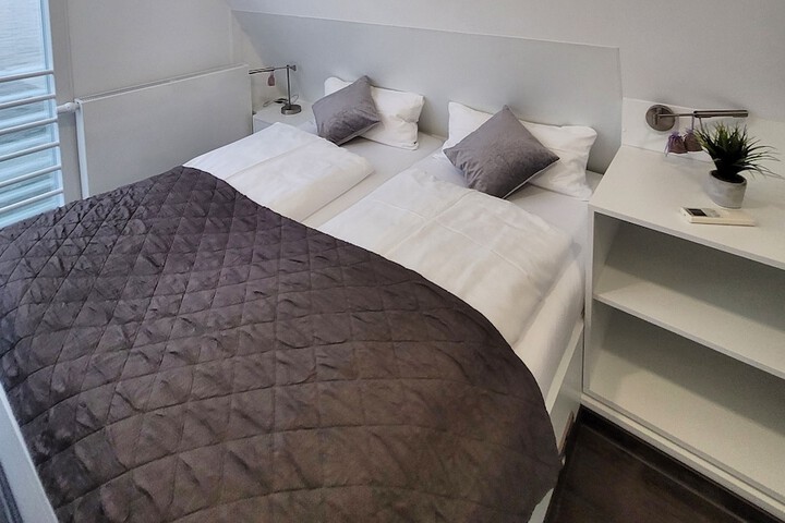 Room 50 of 149