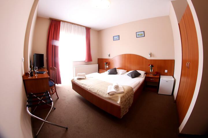 Room 6 of 94