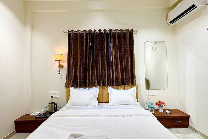 Room 2 of 10