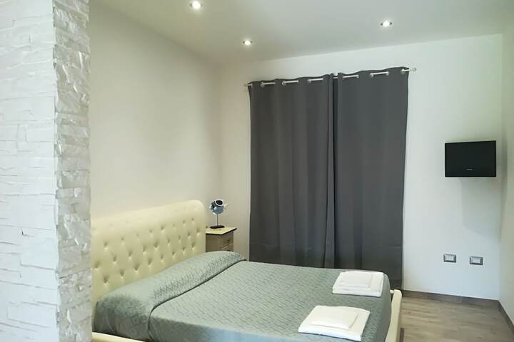 Room 6 of 11