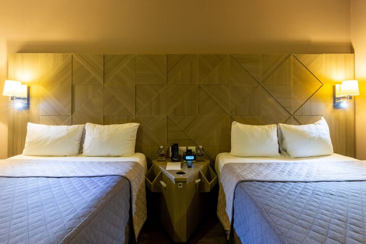 Room 18 of 100