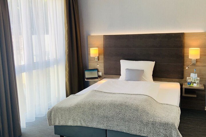 Room 12 of 46