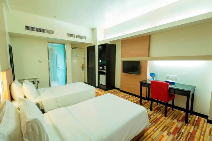 Room 9 of 48