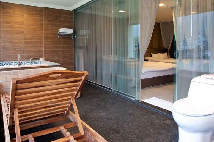 Room 47 of 67