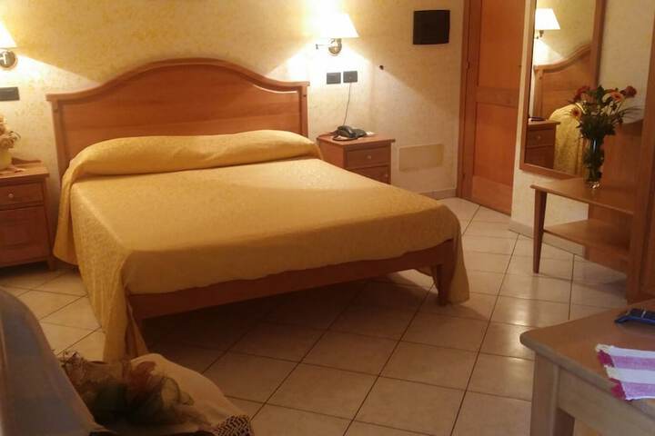 Room 5 of 48