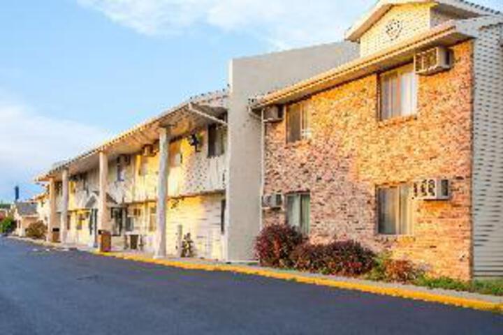 Hotel 8 of 23