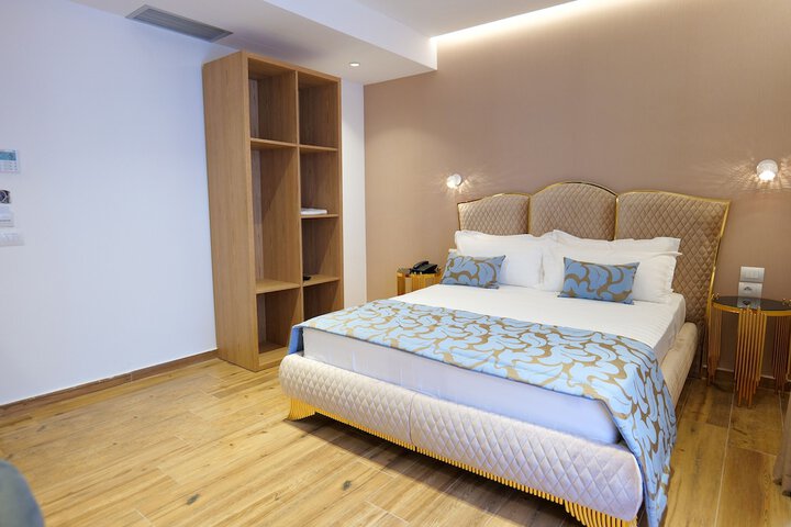 Room 10 of 74