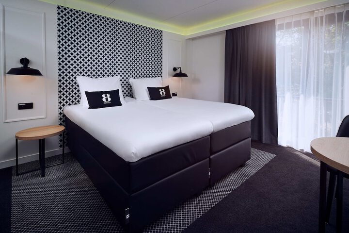 Room 6 of 19
