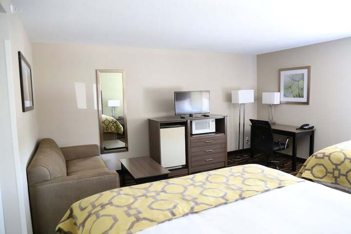 2 Queen Beds (2 of 13)