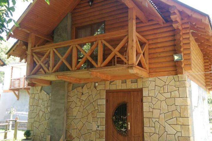Yablunevyi Tsvit