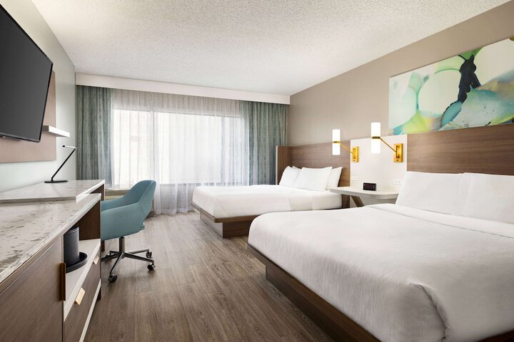2 Queen Beds (5 of 6)
