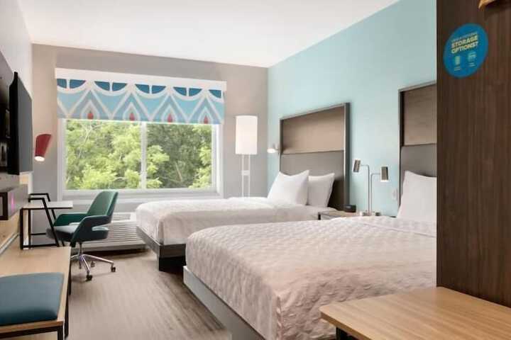 2 Queen Beds (1 of 4)