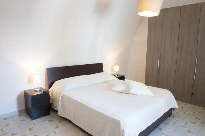 Room 2 of 9