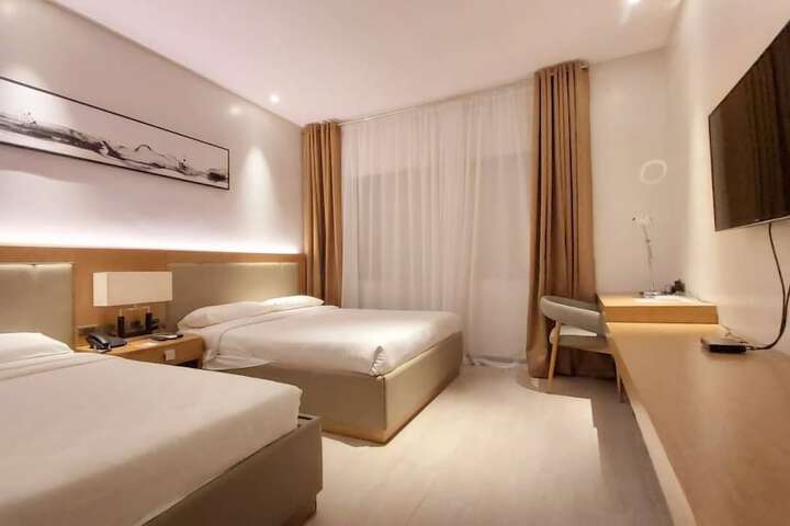 Room 26 of 76