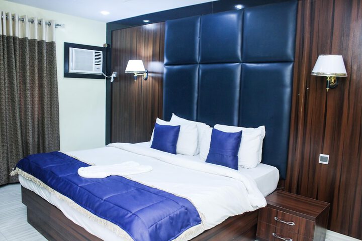 Room 14 of 27