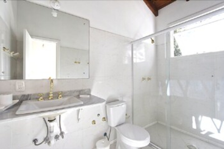 Room 4 of 20
