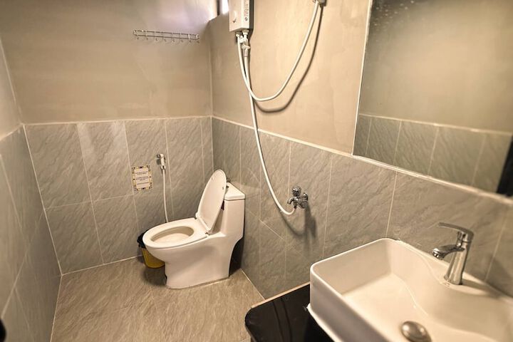 Room 7 of 16