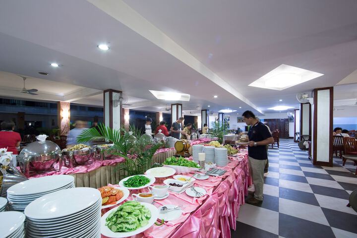 Dining 67 of 95