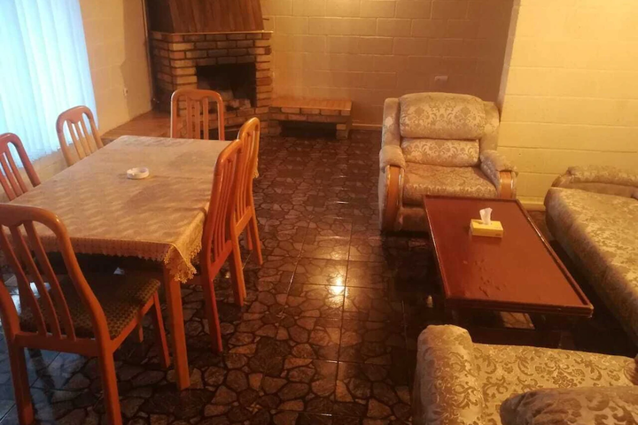 Room 7 of 10