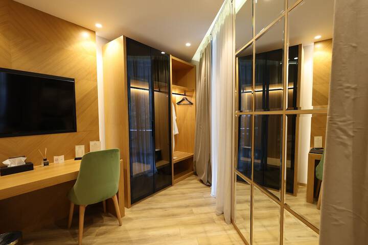 Room 44 of 136