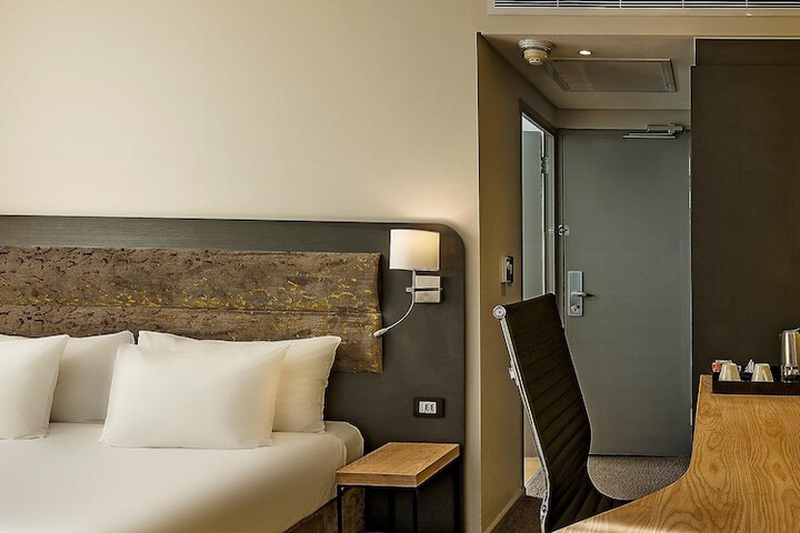 Room 10 of 76