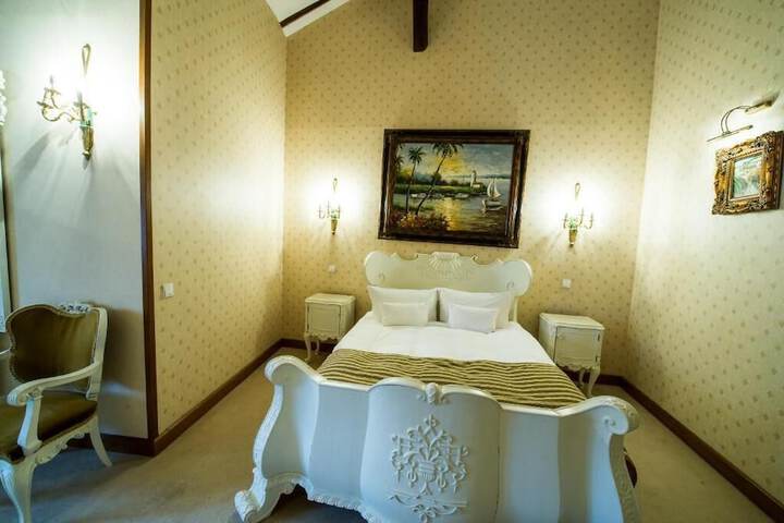 Room 21 of 42