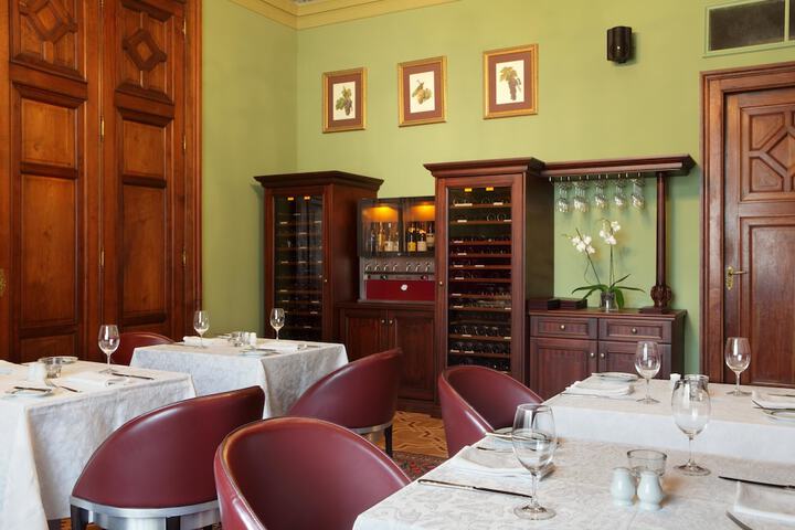 Dining 64 of 100